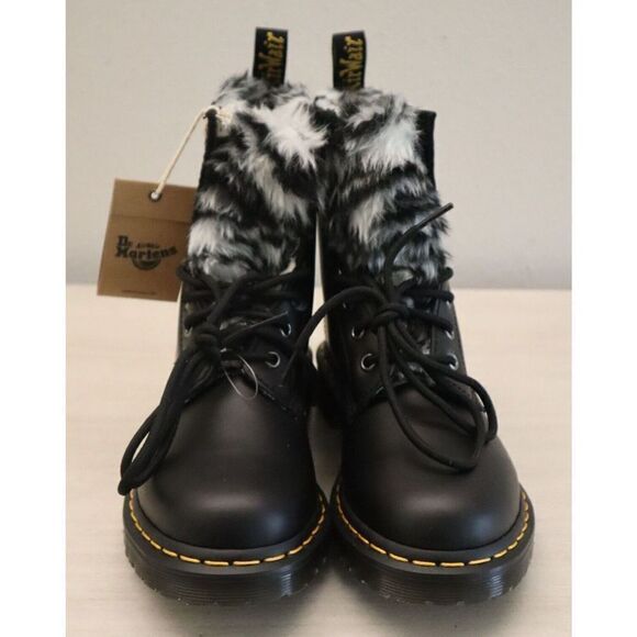 Dr. Martens Women's Sz 7 Black Faux Fur Lined 1460 Serena Leather Boots $180 - Picture 9 of 9